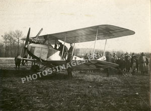 Triptyque d'un avion au sol