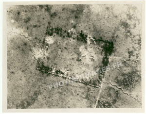 Photo a&eacute;rienne 2 de la destruction et l'effacement d'une propri&eacute;t&eacute; par les bombardements pendant la guerre de 1914-1918