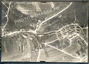 Photo a&eacute;rienne verticale du camp d'Ipp&eacute;court dans la Meuse en 1917