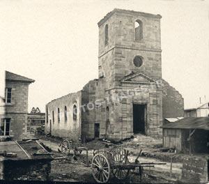 Le clocher d&eacute;truit de l'&eacute;glise de Vaubecourt pendant la guerre de 1914-1918