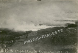 Photo aérienne du gaz laché sur les tranchées pendant la guerre de 1914-1918 à l'Echelle -St-Aurin
