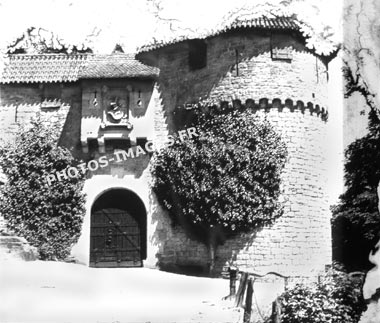 L'entrée principale du Chateau Haut-koenigsbourg en 1930