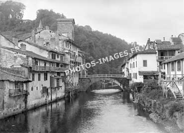 Photo ancienne du pont romain sur la Nive à Saint-Jean-Pied-de-Port
