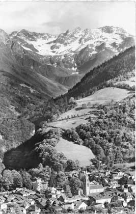 Allevard-les-Bains et le glacier du Gleyzin en carte postale ancienne de 1960