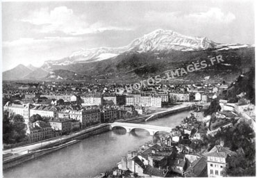 Panorama de Grenoble ancien et la chaîne des Alpes