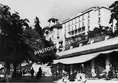 Le parc et l'établissement thermal de Chatel-Guyon en 1950 cpa