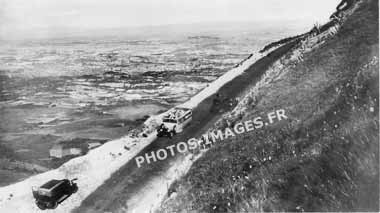 La route vers Clermont-Ferrand sur une photo ancienne de 1930