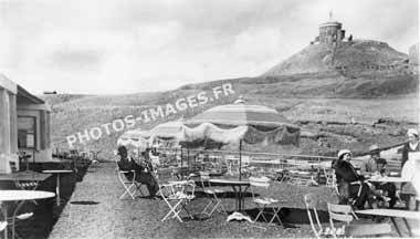 La terrasse de l'hôtel du Puy de Dôme sur une photo ancienne de 1930
