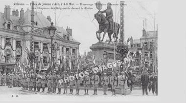 Photo carte postale d'une commémoration de Jeanne d'Arc à Orléans