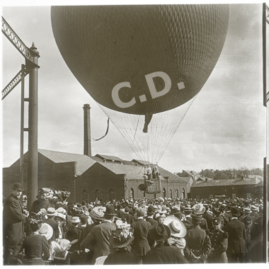 Vue ancienne d'un envol de ballon à Charleville en 1910