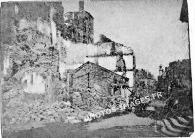 Vue ancienne de la Grande Rue après les bombardement en 1870