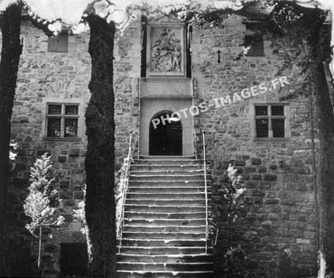Entrée et escalier du château Haut-koenigsbourg