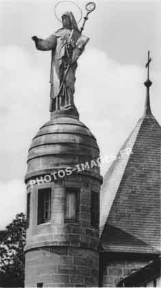 Photo ancienne de Sainte Odile bénissant l'Alsace