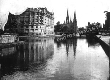 Strasbourg, cath&eacute;drale et Ill