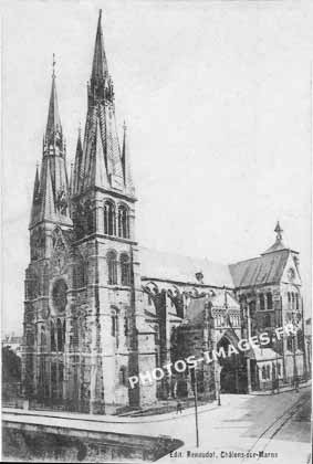 Photo ancienne du côté sud de l'église Notre-Dame-en-Vaux à Châlons-en-Champagne en carte postale de 1900