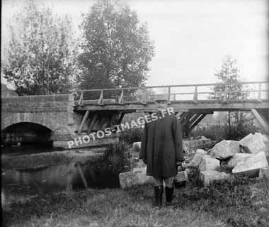 Ancienne photo du pont détruit et la passerelle en bois à Dormans sur la Marne vers 1914