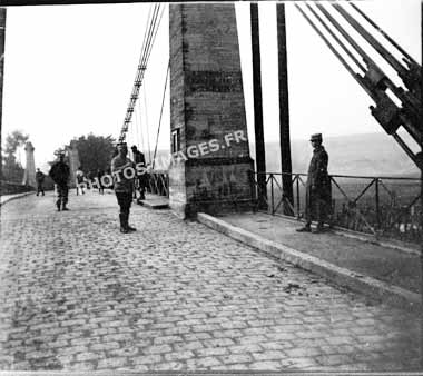 Ancienne photo du pont pavé de Dormans sur la Marne vers 1914