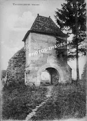 Photo ancienne de la Porte de France à Vaucouleurs sous laquelle est passée Jeanne d'Arc