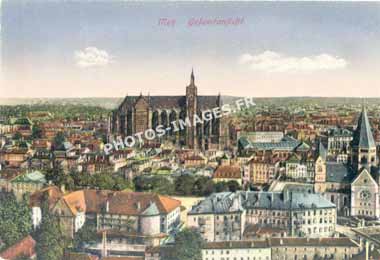 Photo ancienne de la ville de Metz et la cathédrale en ancienne carte postale de 1900