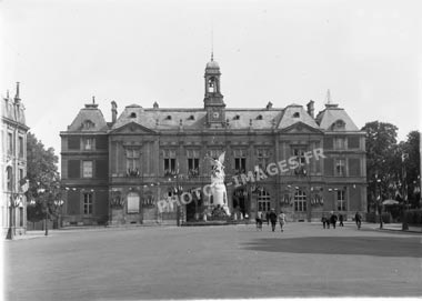 L'Hôtel de Ville d'Elbeuf, photo ancienne de la fin des années 1920