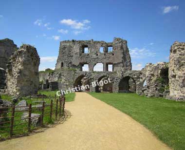 Photo ancienne depuis la cour intérieure du château de Coucy
