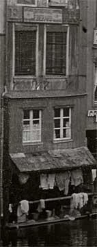 Détail de la photo montrant une maison et son lavoir sur la Meuse photo ancienne de Verdun