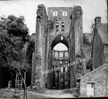 Photo ancienne de l'entrée principale en 1950