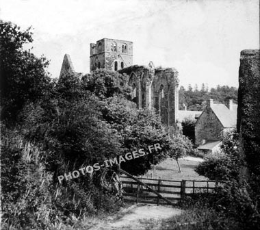 Photo ancienne d'une entrée extérieure en 1950