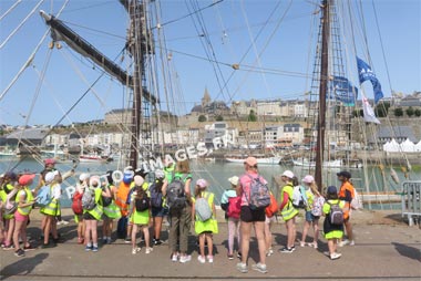 Un 3 mâts en escale au port de Granville