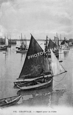 Carte postale ancienne d'un départ pour la pêche à Granville