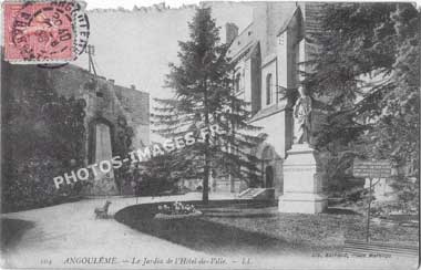 Le jardin de l'Hôtel de Ville d'Angoulême carte postale ancienne photo de 1900