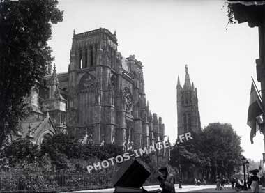 La cathédrale de Bordeaux et la  tour Peyberland en 1910 sur ancien négatif en verre 13x18cm