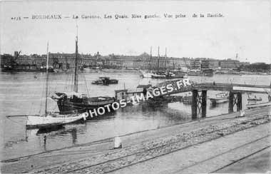 A Bordeaux sur la  Garonne les quais rive gauche depuis la Bastide en ancienne carte postale de 1900