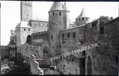 Les défenses extérieures de Carcassonne et la tour de la Justice en 1930