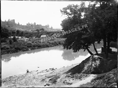 Le vieux pont et la cité au début du siècle en 1930
