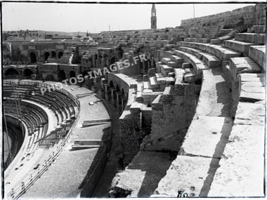 Les vieux gradins des arènes, photo ancienne de 1910