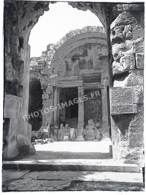L'ancien temple de Diane en 1910