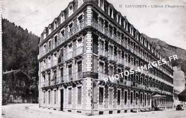 Ancienne photo de l'Hôtel d'Angleterre des Cauterets sur une carte postale de 1920