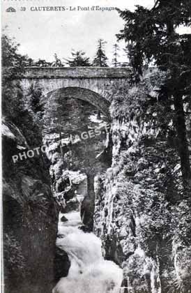 Ancienne photo du Pont d'Espagne aux Cauterets sur une carte postale de 1920