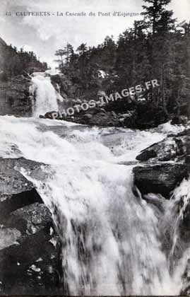 Ancienne photo de la cascade du Pont d'Espagne aux Cauterets sur une carte postale de 1920