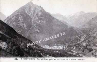 Vue générale des Cauterets depuis la ferme de la Reine Hortense sur une carte postale ancienne de 1920