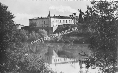 Ancienne carte postale de la chartreuse de Labastide-Saint-Pierre en 1950
