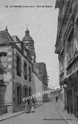 Le Croisic carte postale d'une rue et de l'église photo ancienne de 1900