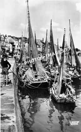 Le Pouliguen carte postale du port des quais et des bateaux en photo ancienne de 1900