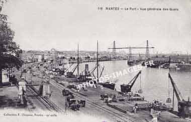 Nantes vue générale en carte postale du port des quais et des bateaux en photo ancienne de 1900
