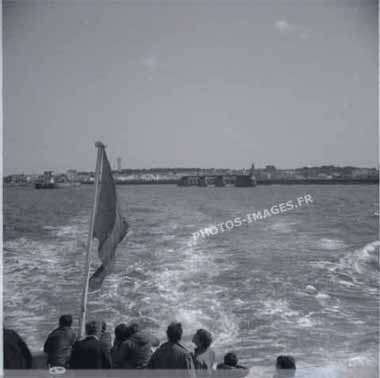 Ancienne photo d'un départ de Port Joinville à l'Ile d'Yeu en 1960