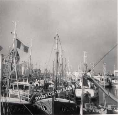 Ancienne photo des thoniers au port de Port Joinville à l'Ile d'Yeu en 1960