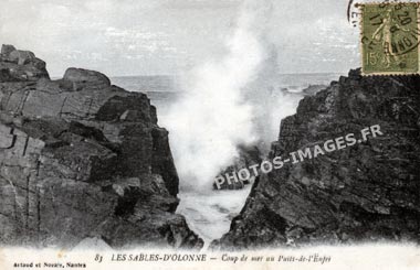 Ancienne photo du Puit-de-L'Enfer aux Sables-d'Olonne en carte postale ancienne de 1900