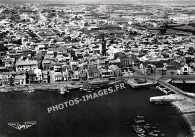 Ancienne photo aérienne du Port de la Chaume aux Sables-d'Olonne en 1950