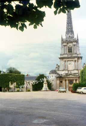 Ancienne photo de la cathédrale de Luçon sur une diapo de 1960